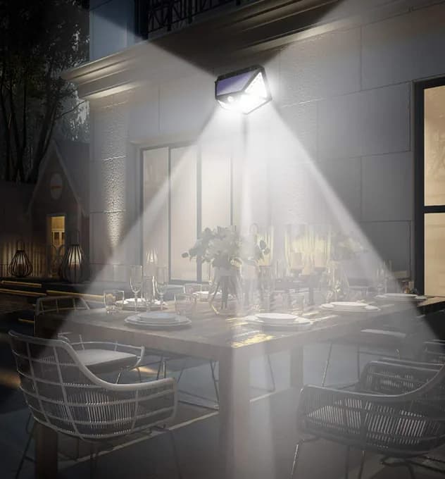 Lampă solară cu 100 LED-uri prezentată împreună cu ambalajul
